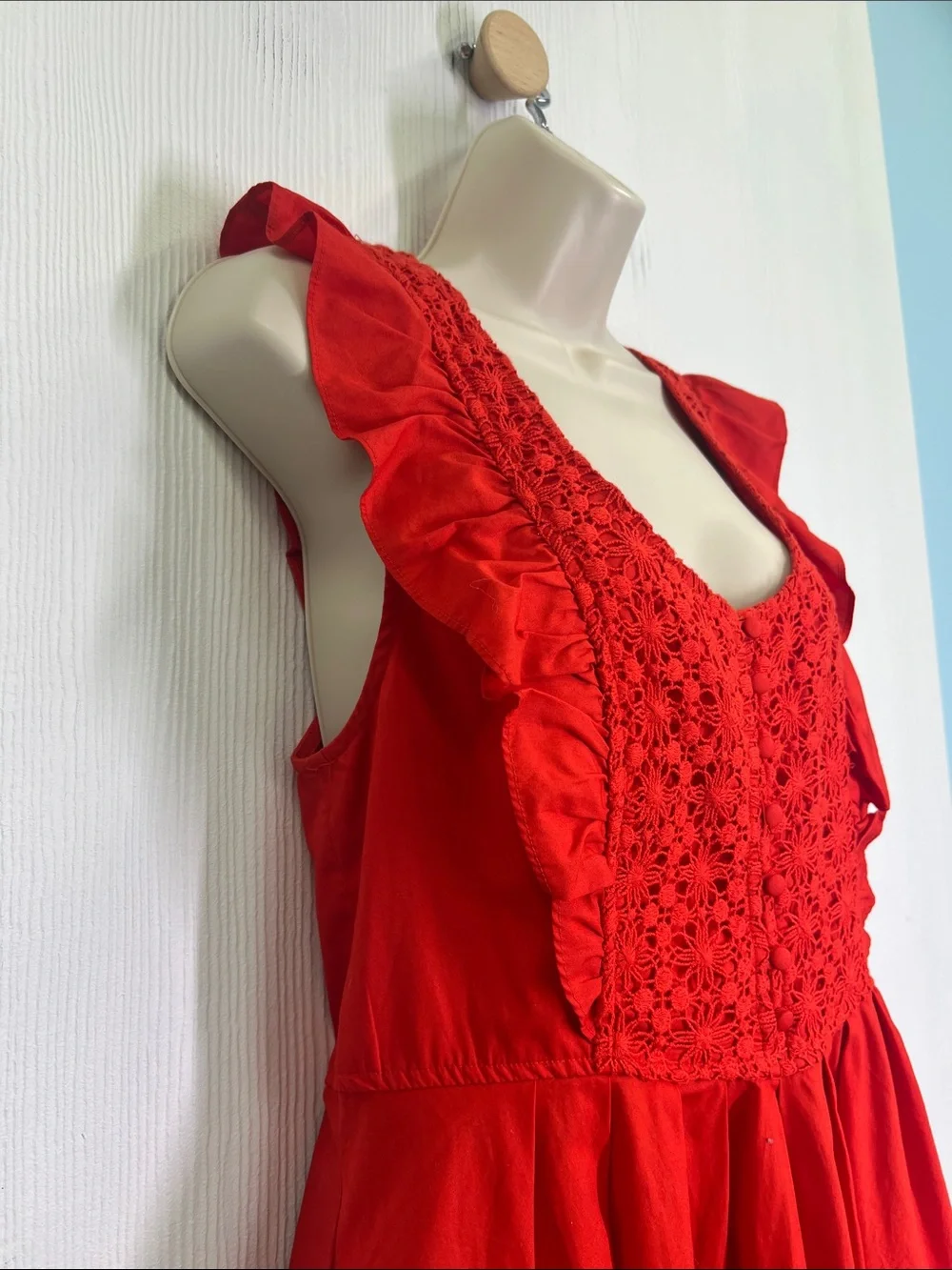 Free People - Half Moon Hot Lave Sleeveless Ruffle Lace Mini Dress Size Medium